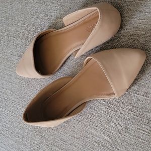 Charlotte Russe Nude pointed toe Flat with elastic inside size 8
